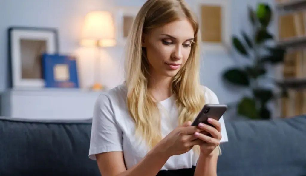 Cute Things to Say to a Girl Over Text