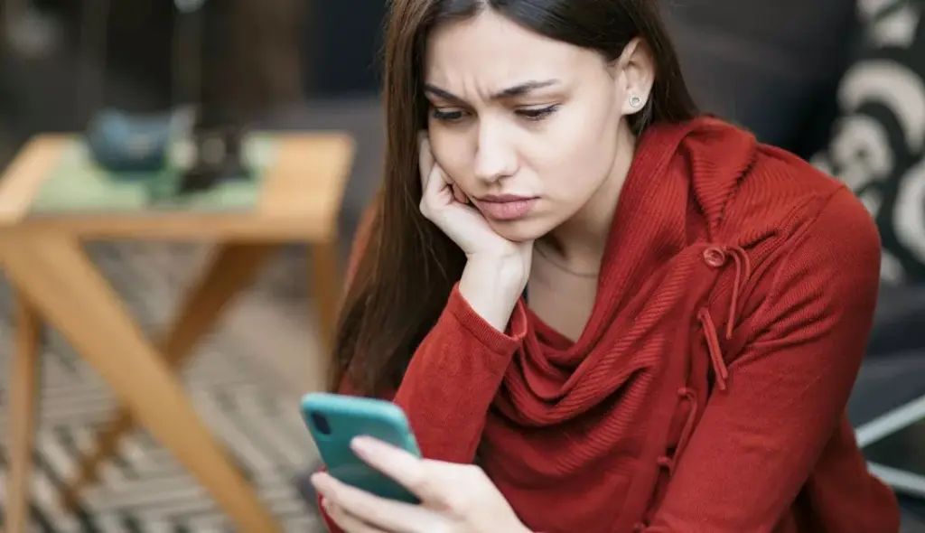 How to Not Be Dry When Texting a Girl