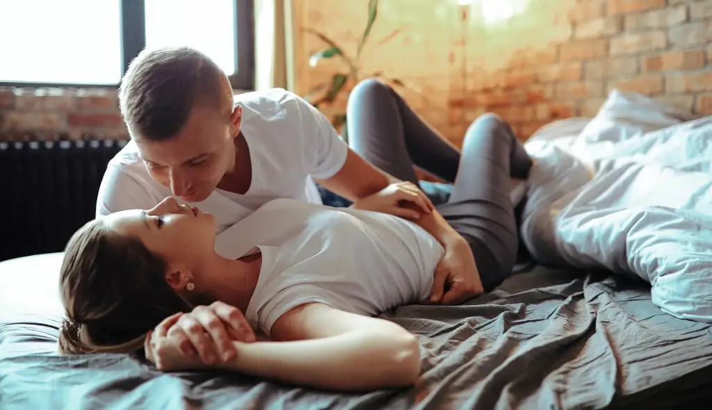 How to Seduce a Woman Into Bed